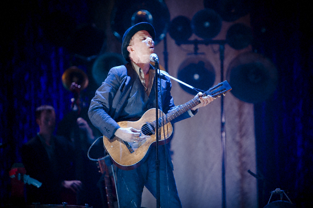 Tom Waits - Cold cold ground