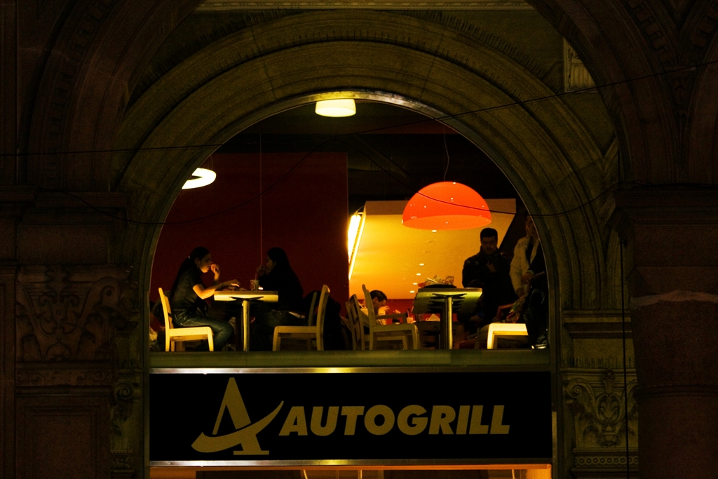 milan-autogrill-and-arches