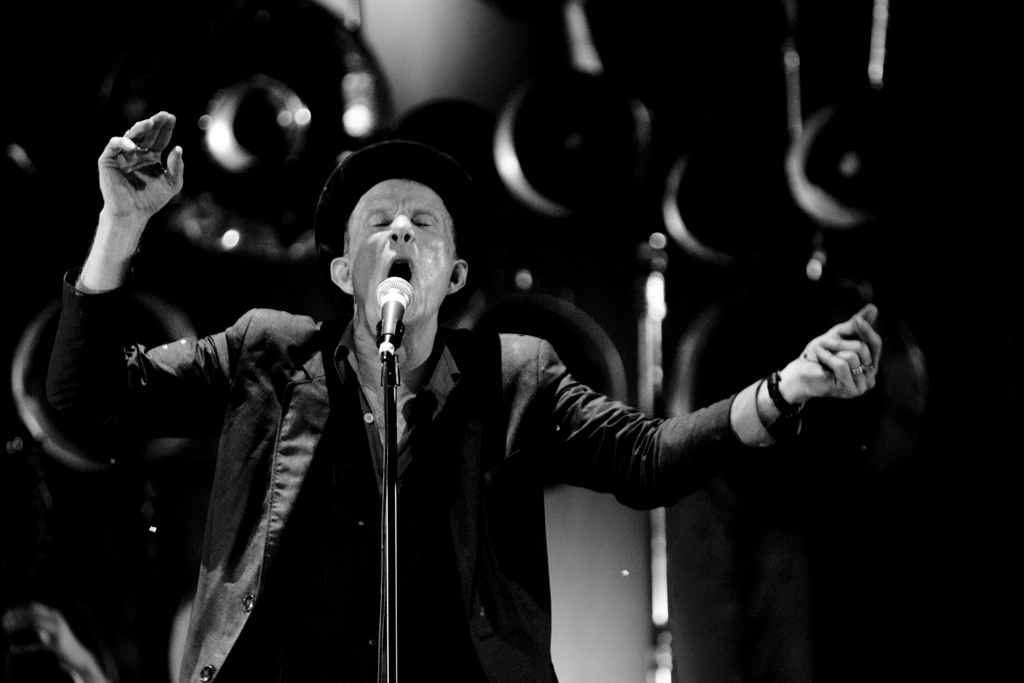 Tom Waits - Screamin'